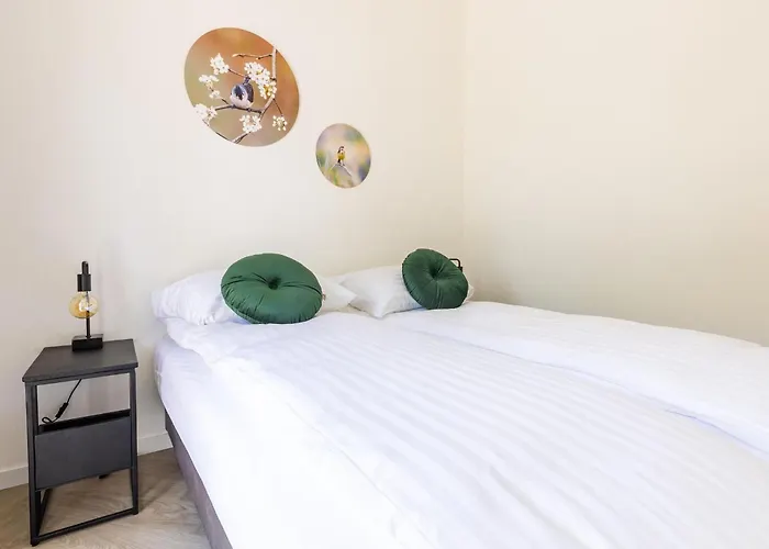 Chalet By Pond With Sauna Veldhoven